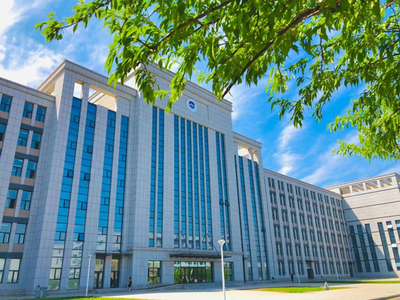 經(jīng)教育部批準(zhǔn),長春理工大學(xué)光電信息學(xué)院轉(zhuǎn)設(shè)更名為長春電子科技學(xué)院