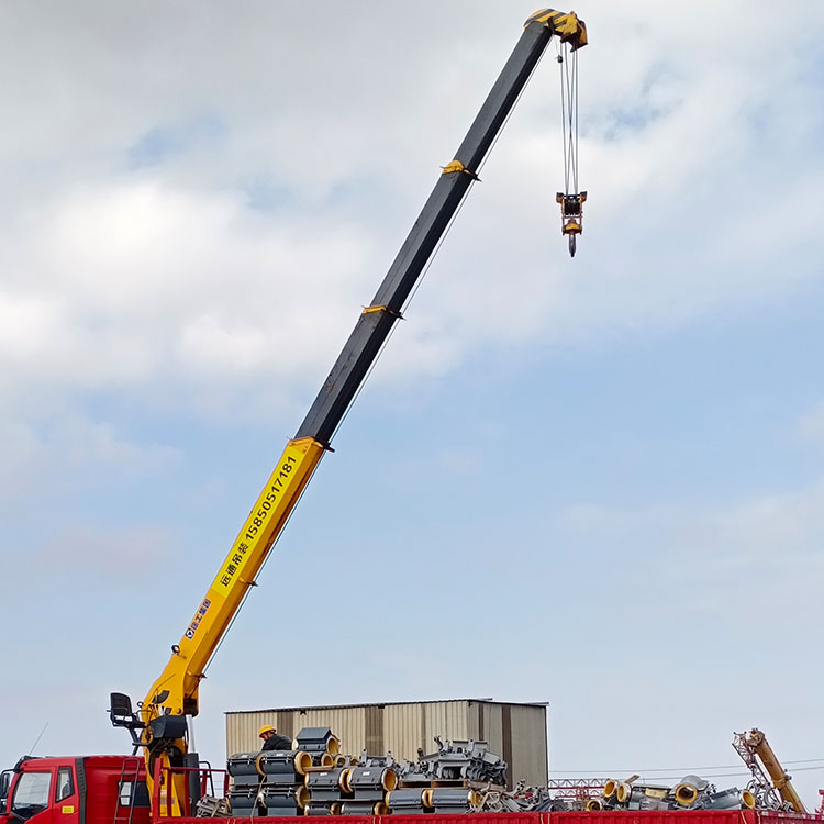 隨車吊與清障車 道路救援與工程作業的得力助手
